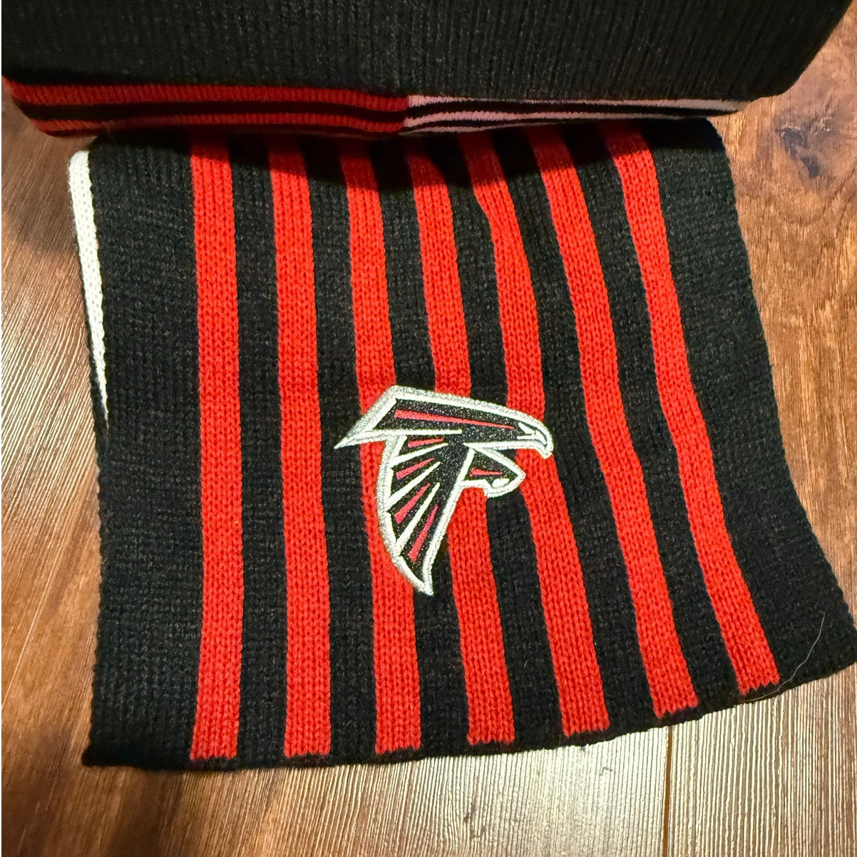 Atlanta Falcons NFL Beanie / Scarf Set NWT $50 MSRP Red Black Football Sports